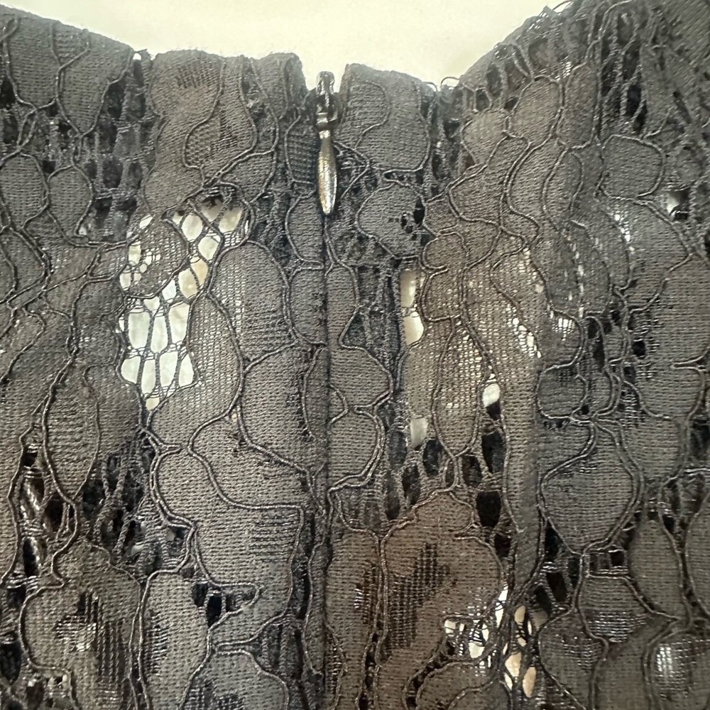 ROMEO & JULIET Romantic Dainty Peplum Lace Short-sleeve Blouse Size Medium NWT - Picture 8 of 11